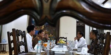Prabowo dan Gibran Lakukan Pertemuan Mendadak dengan Jokowi di Solo