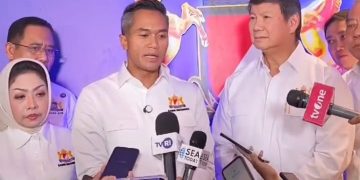 Anindya Bakrie saat gelar konferensi pers usai hadiri acara Diskusi Ekonomi di Menara Kadin Indonesia pada Senin 7 Oktober 2024 (instagram @anindyabakrie)