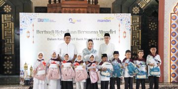 Bank Mandiri berbagi santunan