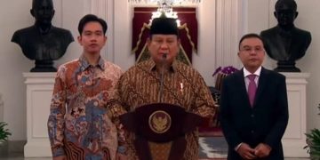 Prabowo saat mengumumkan susunan Kabinet Merah Putih di Istana Negara dengan didampingi Wapres RI Gibran Rakabuming Raka (YouTube @Sekretariat Presiden)