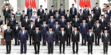 Foto Bersama menteri Prabowo Subianto usai pelantikan