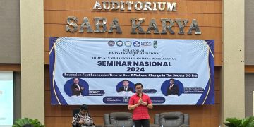 Marinus Gea sebagai narasumber Seminar Nasional di Univerisitas Insan Pembangunan Indonesia (Suaranusantara.com/Panius Zagoto)