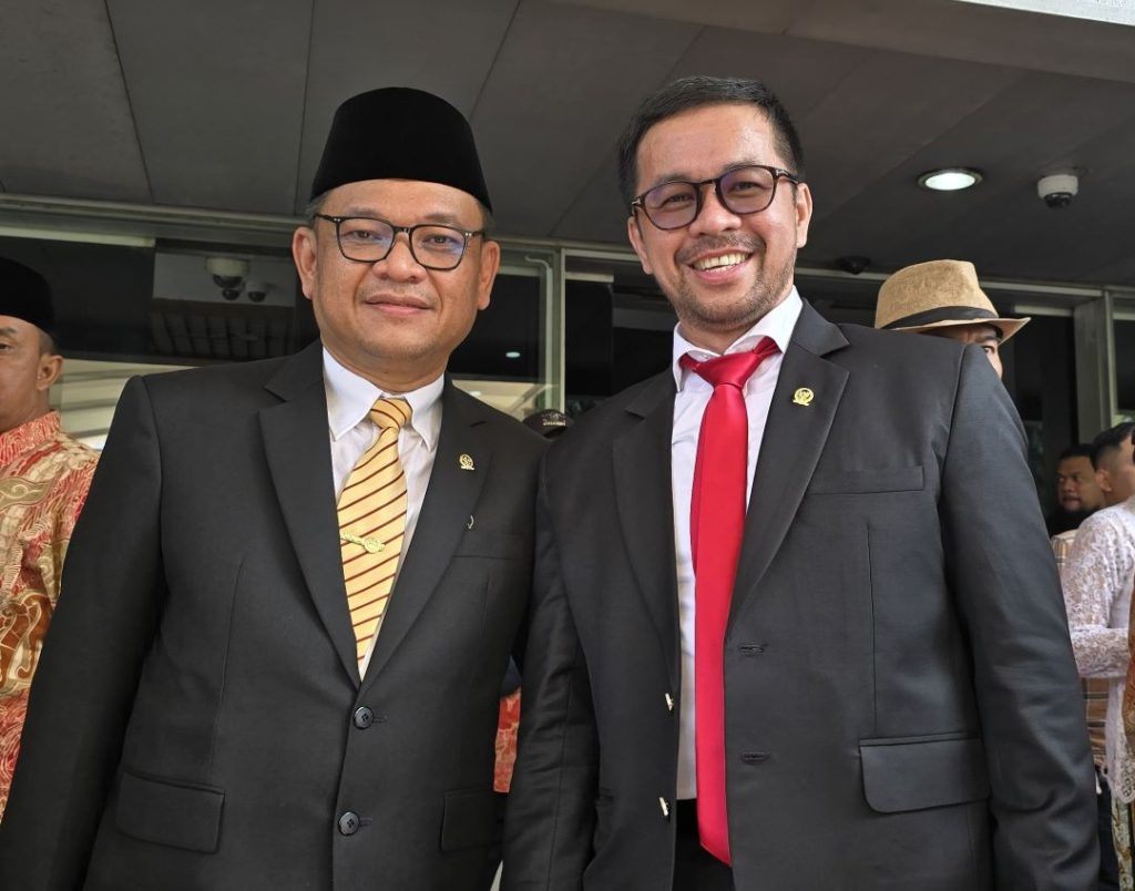 Tubagus Ace Hasan Syadzily dan Marinus Gea usai dilantik jadi anggota DPR RI periode 2024-2029 (Dok. Suaranusantara/Ilwan Nehe)