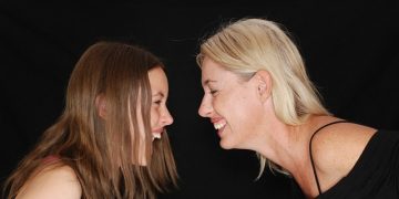 10 Tips Efektif Parenting Anak Remaja: Membangun Hubungan Sehat dan Mendukung Kemandirian