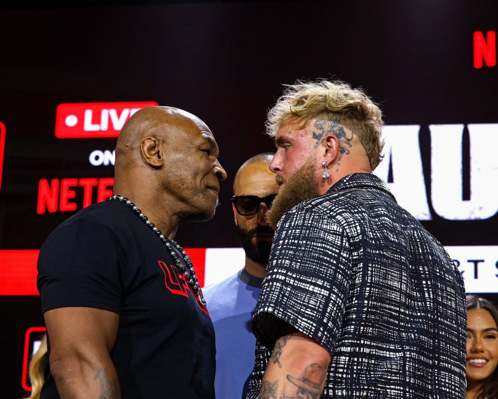 Mike Tyson dan Jake Paul