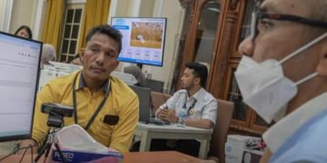 Suasana 'Lapor Mas Wapres' Gibran Rakabuming, petugas tengah menerima laporan dari masyarakat (Instagram @jktinfo)