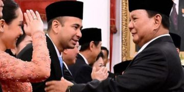 Nagita Slavina dampingi sang suami Raffi Ahmad saat dilantik (Instagram @raffinagita1717)