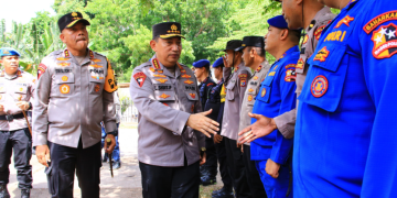 Kapolri Listyo Tinjau Warga Pengungsi Erupsi Gunung Lewotobi di NTT( Dok Humas Polri)