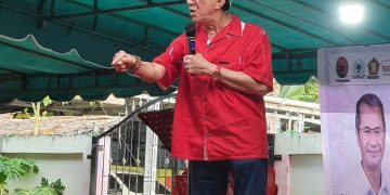 Yasonna Laoly saat memberikan pembekalan dengan relawan dan tim pemenangan di Kab Nias(Dok instagram/@yasonna.laoly)