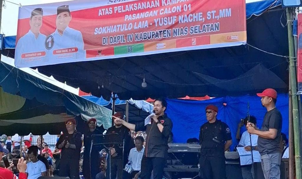 Marinus Gea saat orasi politik di kampanye akbar pasangan cabup Kab Nias Selatan Sokhiatulo-Yusuf (Dok ist)