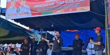 Marinus Gea saat orasi politik di kampanye akbar pasangan cabup Kab Nias Selatan Sokhiatulo-Yusuf (Dok ist)