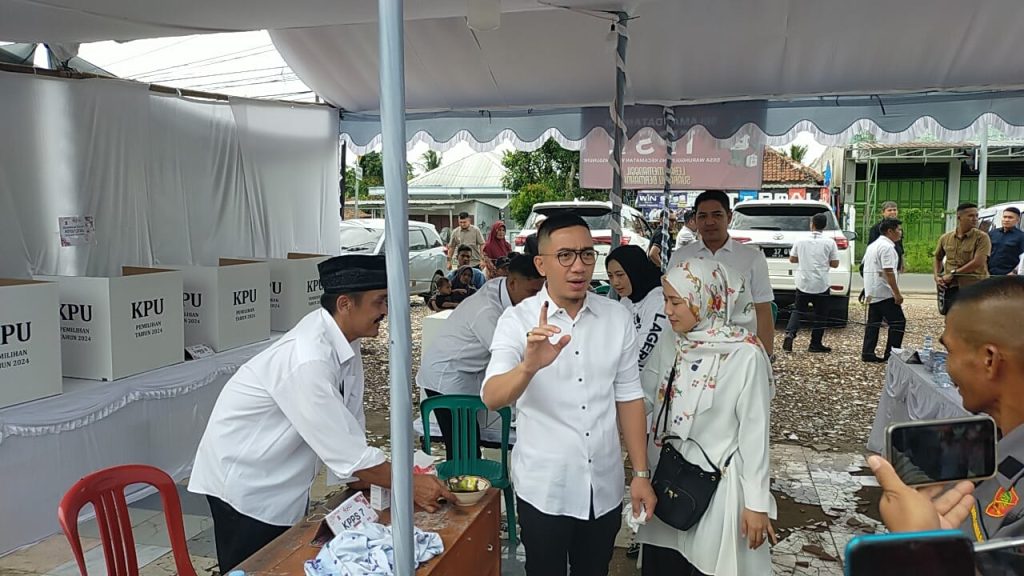 Hasbi Jayabaya usai menyalurkan hak pilih di Pilkada 2024.(Def/SuaraNusantara)