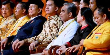 Puan Maharani datang ke HUT Partai Golkar pada Kamis malam 12 Desember 2024. Terlihat dia duduk di sebalah Ketum Golkar Bahlil Lahadalia (instagram @setwapres.ri)