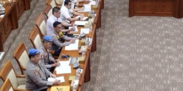 Rapat antara Komisi III DPR RI dan Kapolrestabes Semarang beserta jajaran atas penembakan yang membuat siswa SMK Semarang tewas (Instagram @sedan_receh)