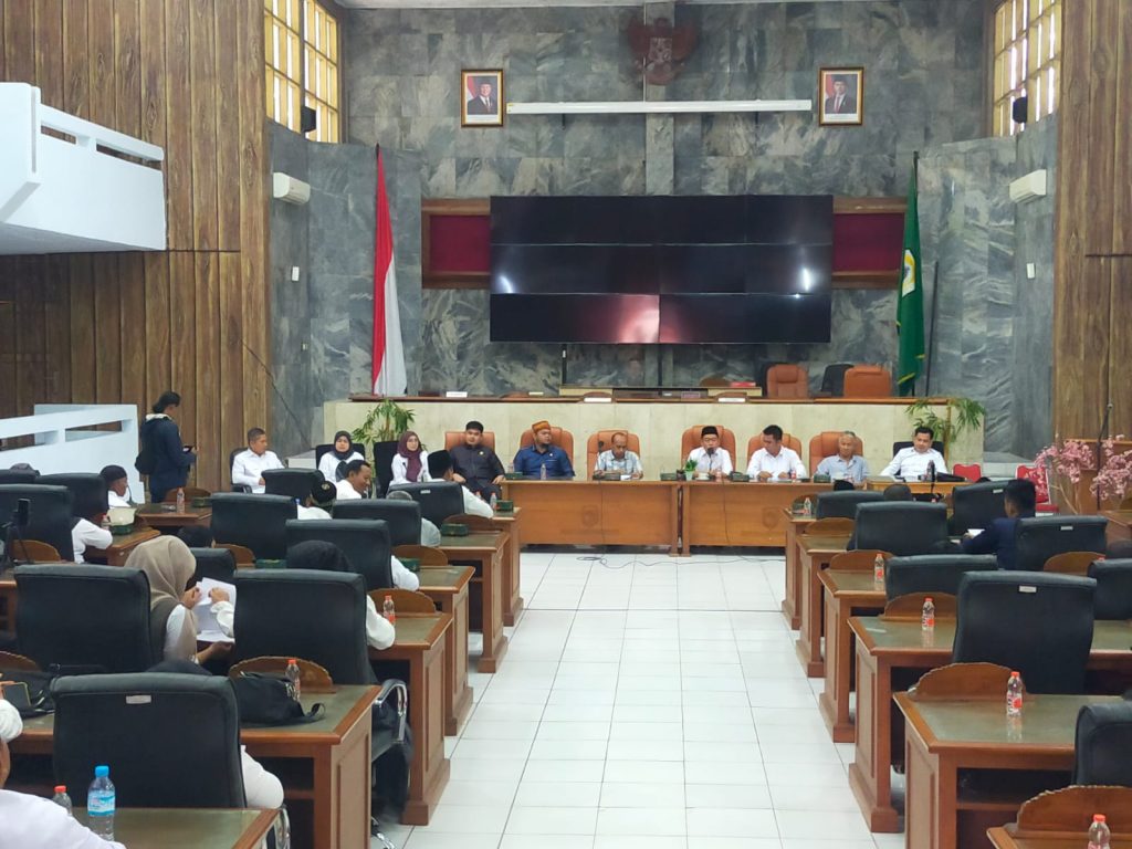 Ratusan guru honorer di Lebak menuntut diangkat menjadi PPPK.(SuaraNusantara/Def)