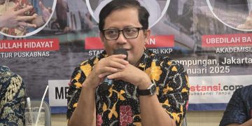 Ubedilah Badrun konferensi pers soal pagar laut. Sekarang, dirinya dipecat dari kursi Koordinator Studi UNJ (dok suaranusantara.com/Ilwan Nehe)