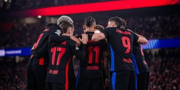 Hansi Flick sebut laga gila setelah Barcelona menang dramatis 5-4 atas Benfica