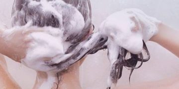 Ilustrasi Imlek 2025 dilarang keramas (instagram @cerita.cantik)