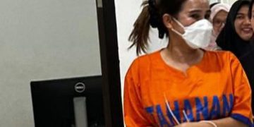 Isa Zega mengenakan baju tahanan berwarna oranye buntut pencemaran nama baik yang dilaporkan Shandy Purnamasari (instagram @nikitamirzanimawardi_172)