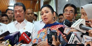 Ketua Komisi IV DPR RI, Titiek Soeharto saat diwawancarai di Kompleks Parlemen, Senayan, Jakarta Pusat, Kamis (23/1/2025) minta Menteri KKP lawan oligarki. (Ilham F/Suaranusantara).