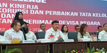 Menkopolkam, Budi Gunawan (tengah) saat konferensi pers di kantor Kejaksaan Agung (Kejagung) RI, Jakarta Selatan, Kamis (2/1/2025). (Ilham F/Suaranusantara).
