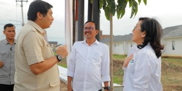 Menteri Perumahan dan Kawasan Permukiman (PKP), Maruarar Sirait, bersama PJ Gubernur Jawa Barat, Bey Machmudin melakukan tinjauan langsung ke lokasi proyek di Kabupaten Bandung, Jawa Barat
