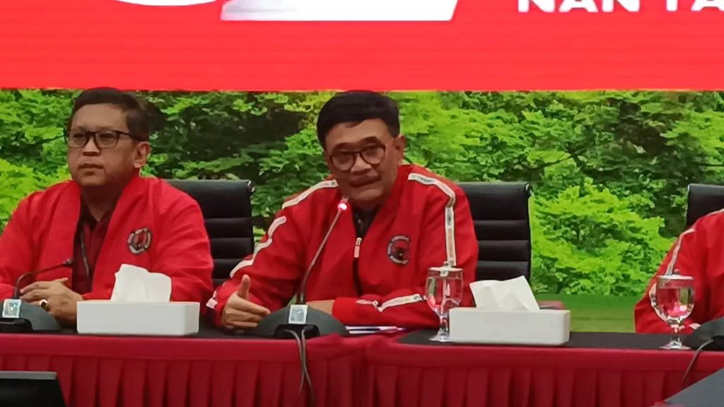 Ketua DPP PDIP, Djarot Saiful Hidayat saat konferensi pers di kantor DPP PDI Perjuangan, Jakarta Pusat, Kamis (9/1/2025). (Ilham F/Suaranusantara).