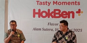 Syamsul Bachri bersama Agus Wijaya meresmikan gerai kedua HokBen plus Alam Sutera, Tangerang, Banten pada Kamis, 16 Januari 2024 (Suaranusantara/Gn)