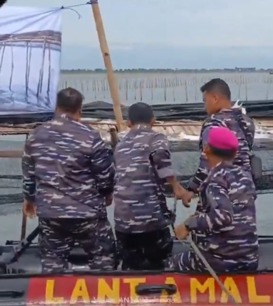 Momen TNI Angkatan Laut bongkar pagar laut Banten (Dok Istimewa)