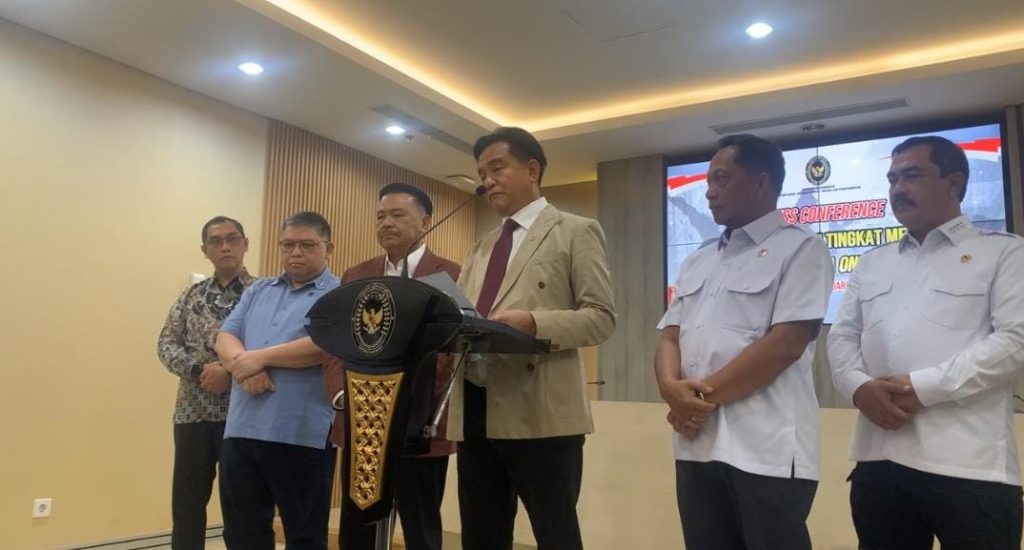 Yusril Ihza Mahendra saat konferensi pers, Selasa 21 Januari 2025