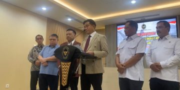 Yusril Ihza Mahendra saat konferensi pers, Selasa 21 Januari 2025