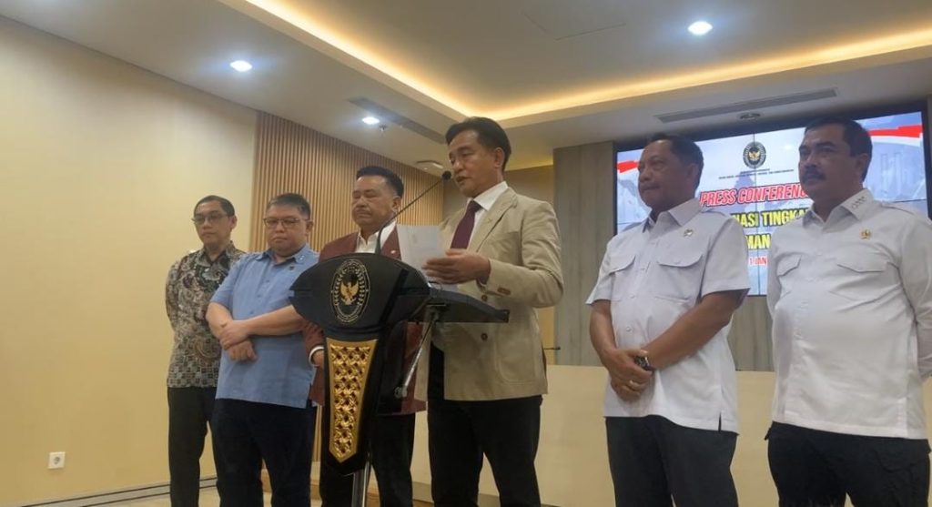 Yusril Ihza Mahendra saat konferensi pers, Selasa 21 Januari 2025