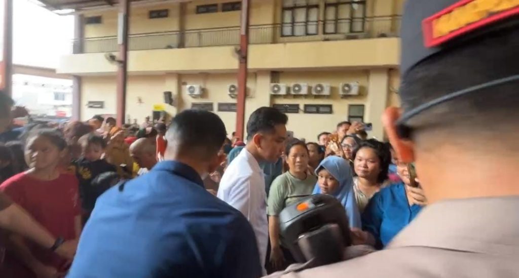 Gibran kunjungi pengungsi kebakaran di Kemayoran
