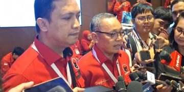 Deddy Sitorus dan Ronny Talapessy diacara Bimtek DPRD PDIP di Kemayoran