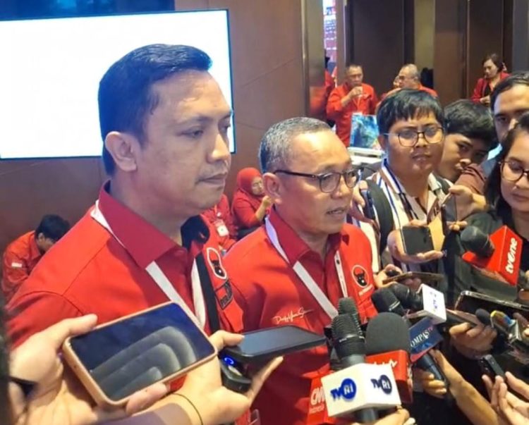 Deddy Sitorus dan Ronny Talapessy diacara Bimtek DPRD PDIP di Kemayoran
