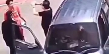 Aksi koboi penodong pistol ke petugas SPBU Rest Area Cibubur, Jakarta Timur yang terjadi pada Kamis 23 Januari 2025 terekam kamera CCTV (instagram @ahmad_ponirin)