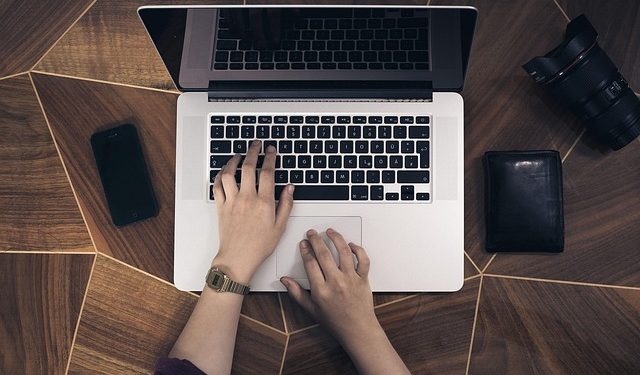 3 Laptop Terbaik untuk Produser Musik: Dell XPS 17, Acer Swift Go 14, dan Microsoft Surface Pro 9