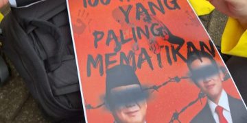 Mahasiswa bawa selebaran dalam aksi demo Indonesia Gelap yang berlangsung mulai hari ini Senin 17 Februari 2025 (akun X @arynd_pra)