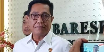 Direktur Tindak Pidana Umum (Dirtipidum) Bareskrim Polri, Brigjen Djuhandhani Rahardjo Puro saat wawancara terkait penetapan tersangka Kades Kohod Arsin (dok suaranusantara.com)
