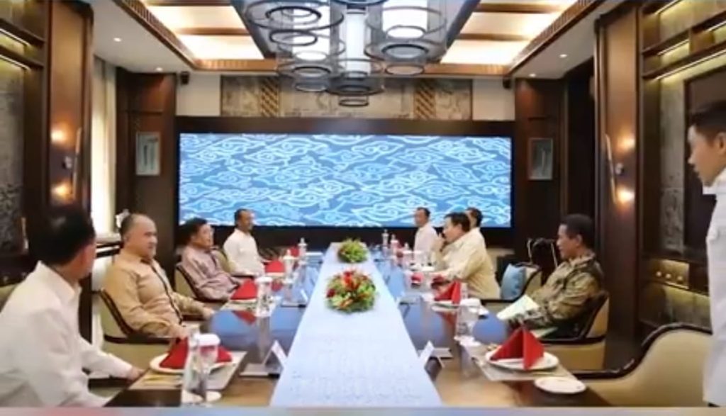Momen pertemuan Jusuf Kalla dengan Prabowo Subianto di Istana (Dok Istimewa).