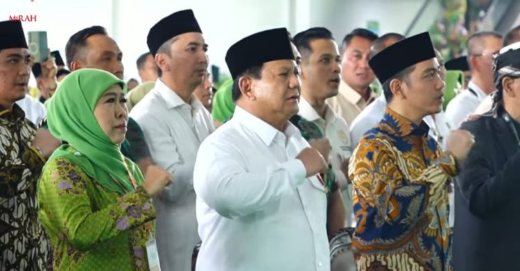 Prabowo Subianto, Gibran Rakabuming Raka, dan Khofifah Indar Parawansa di Kongres ke-XVIII Muslimat NU (Dok Istimewa).