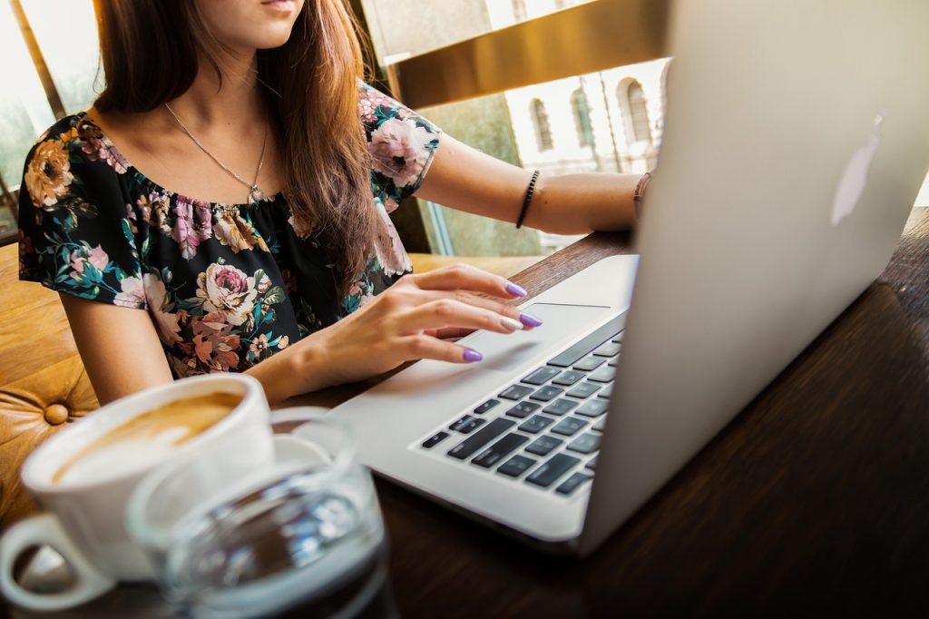 Cara Menonton TV di Laptop Secara Gratis