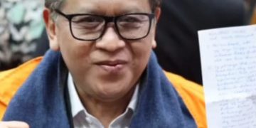 Sekjen PDI Perjuangan Hasto Kristiyanto saat tiba di Pengadilan Tipikor Jakarta Pusat, menemui awak media (instagram @ronnytalapessy)
