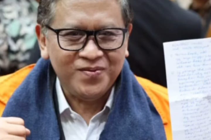 Sekjen PDI Perjuangan Hasto Kristiyanto saat tiba di Pengadilan Tipikor Jakarta Pusat, menemui awak media (instagram @ronnytalapessy)