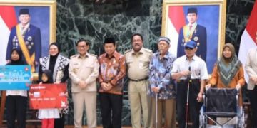Pramono Anung selaku Gubernur DKI Jakarta umumkan dana bansos KLJ, KAP dan KPDJ resmi cair (instagram @dkijakarta)