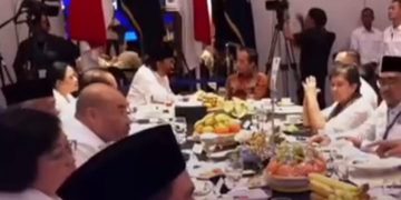 Puan Maharani dan Jokowi duduk satu meja saat bukber yang digelar Partai NasDem (instagram @ntvnews.id)