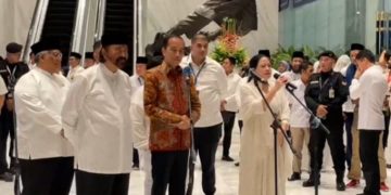 Jokowi dan Puan Maharani didampingi Surya Paloh Ketum NasDem saat berikan keterangan pers usai bukber Jumat 21 Maret 2025