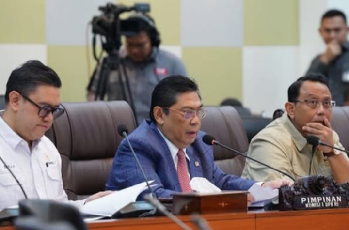 Ketua Rapat Panja Komisi I DPR Utut Adianto saat bahas revisi UU TNI di hotel Fairmount Jakarta (instagram @puspentni)