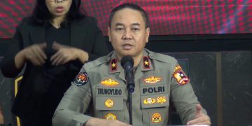 Karopenmas Divhumas Polri, Brigjen Pol.Trunoyudo Wisnu Andiko saat konferensi pers di Bareskrim Mabes Polri, Jakarta Selatan, pada Senin (24/03/2025). (Ilham F/Suaranusantara).