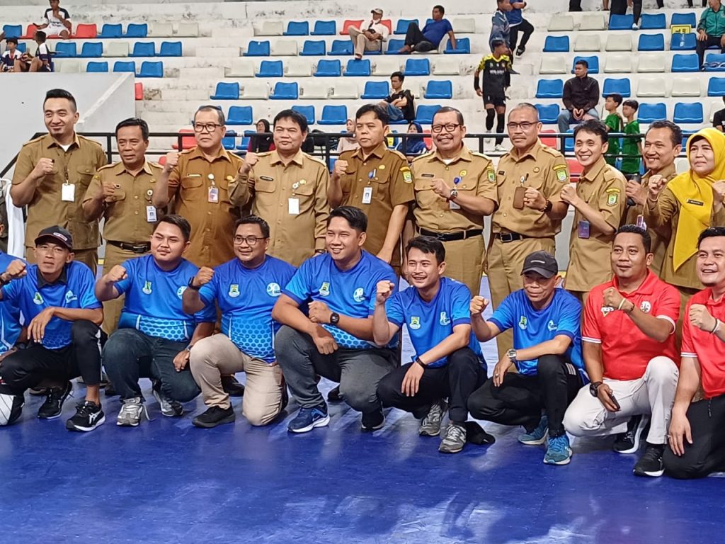 Jajaran Pejabat Dinas Pendidikan dan Pengawas Pendidikan Kota Tangerang bersama perangkat pertandingan lomba